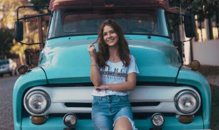 automobile beautiful woman brunette 2529456 2